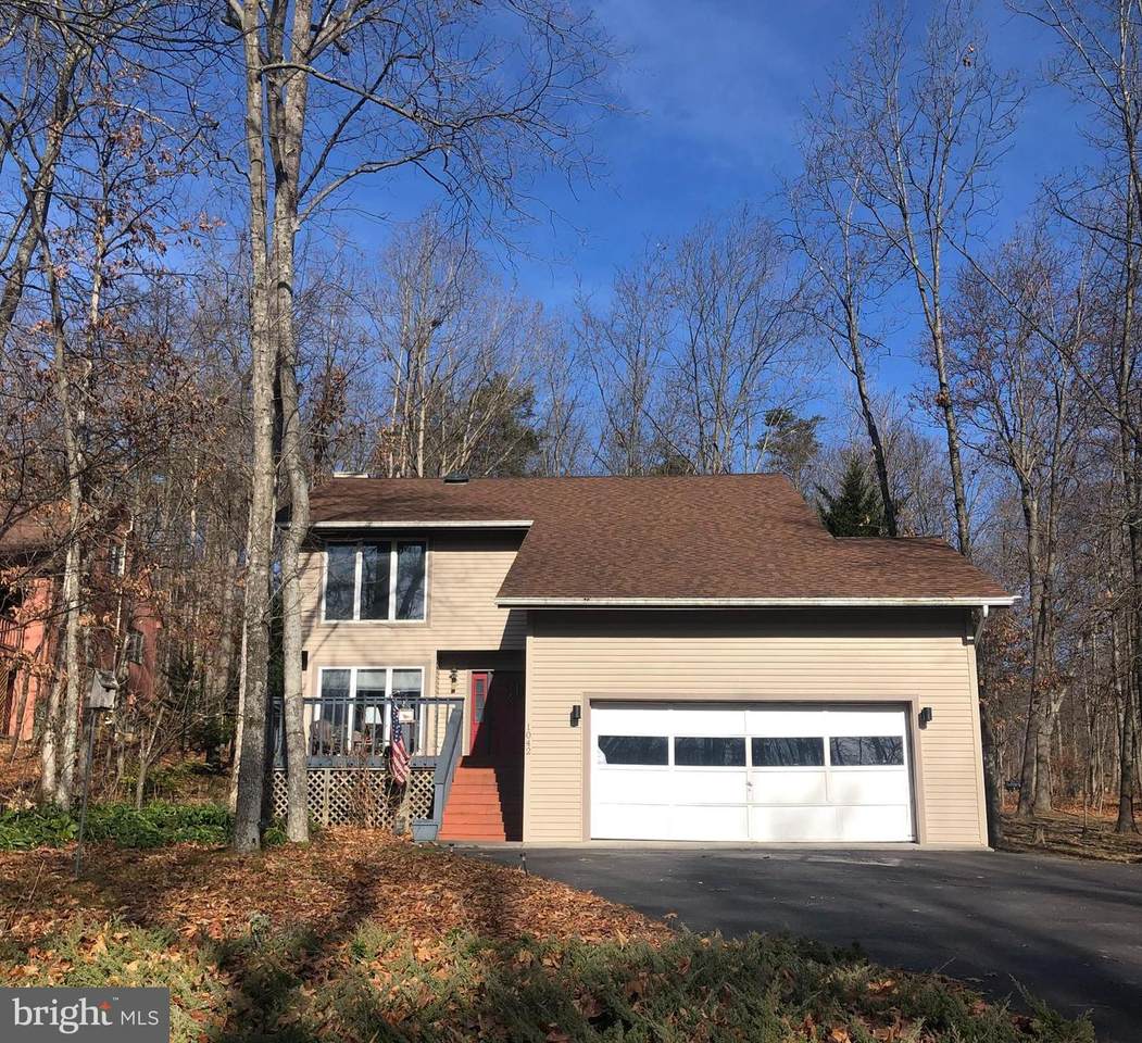 1042 Lakeview Drive - Photo 1