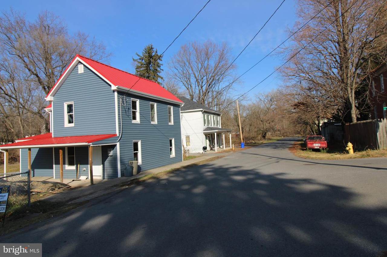 100 Elizabeth Street - Photo 1