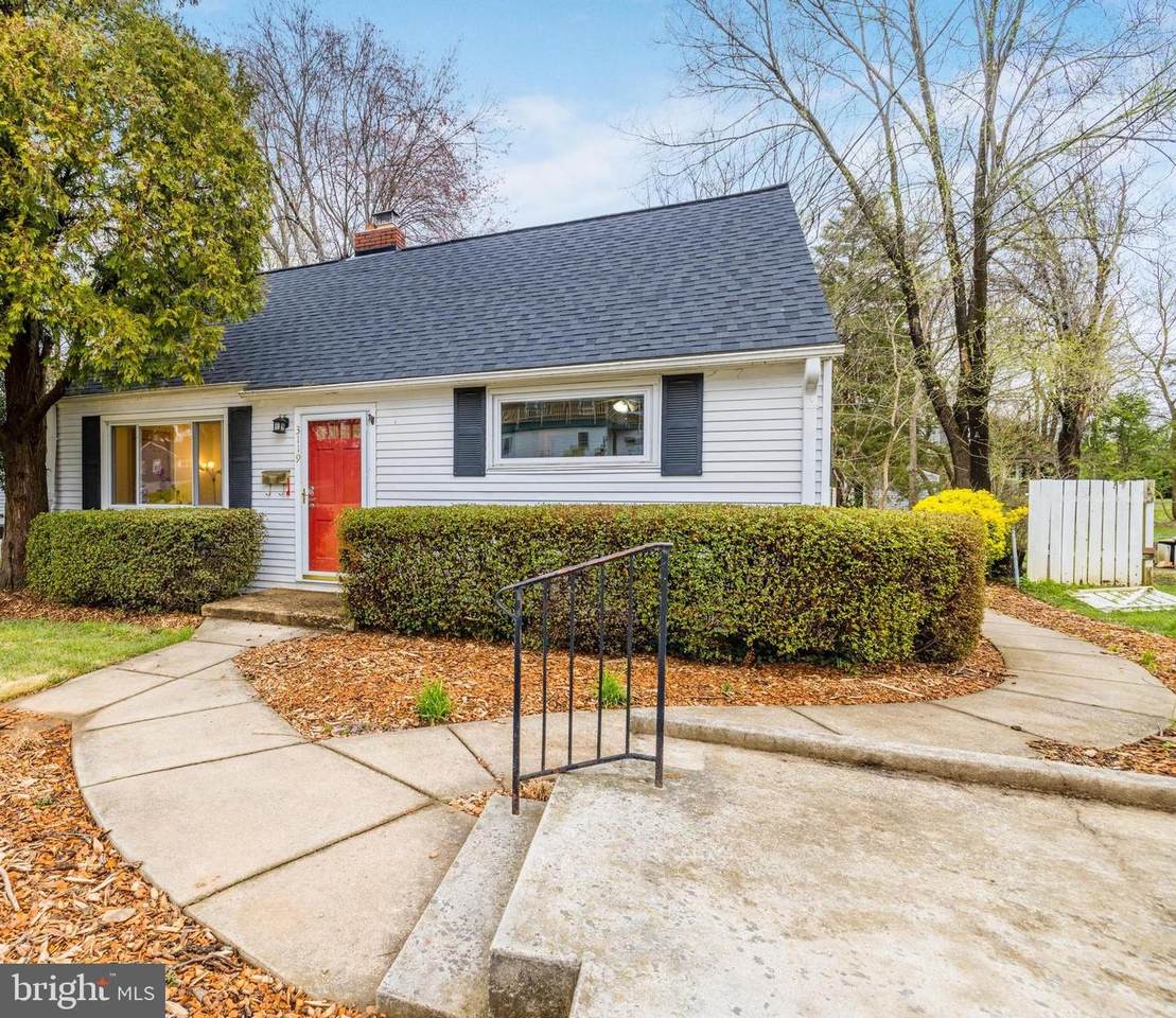 3119 Chepstow Lane - Photo 1