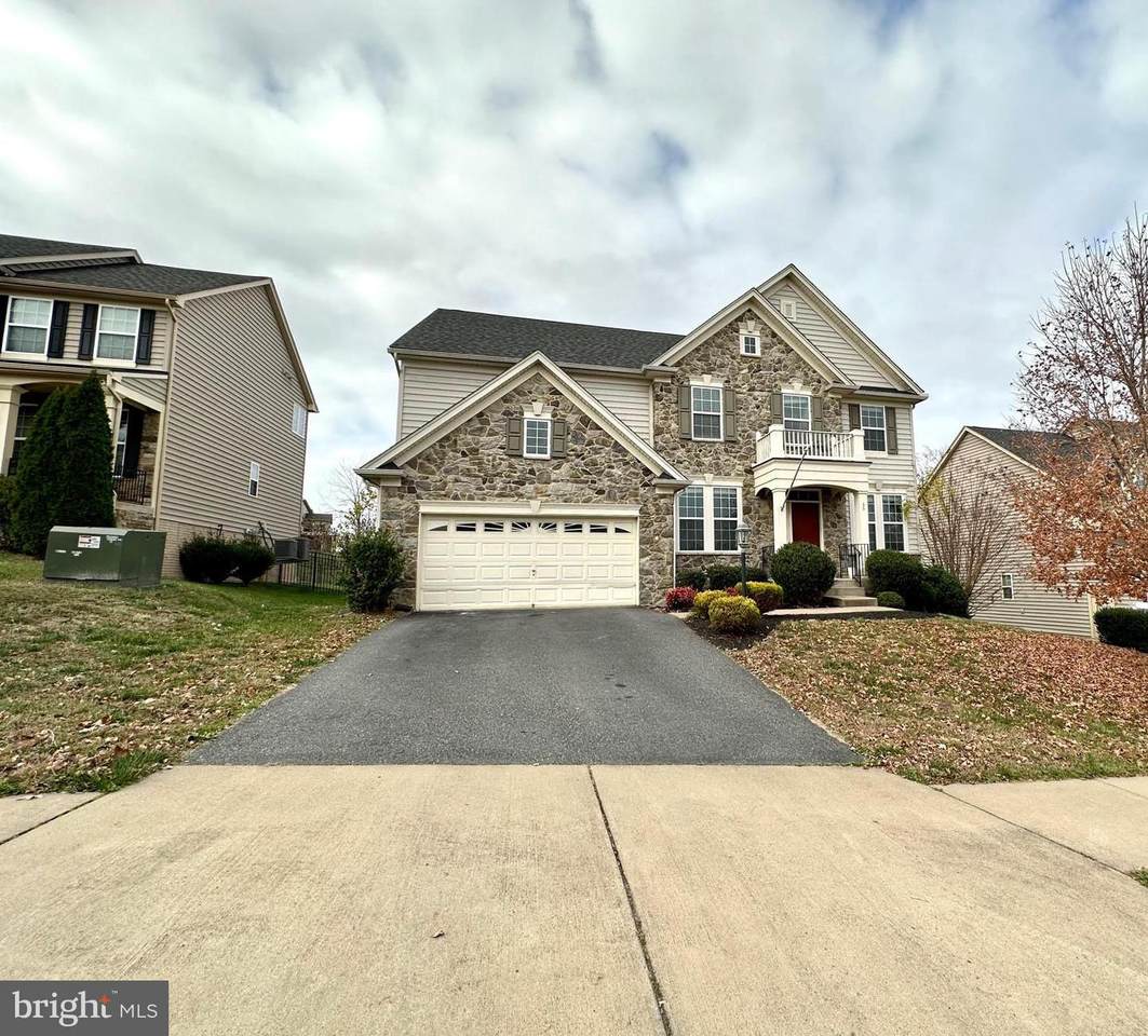 35 Columbia Way - Photo 1