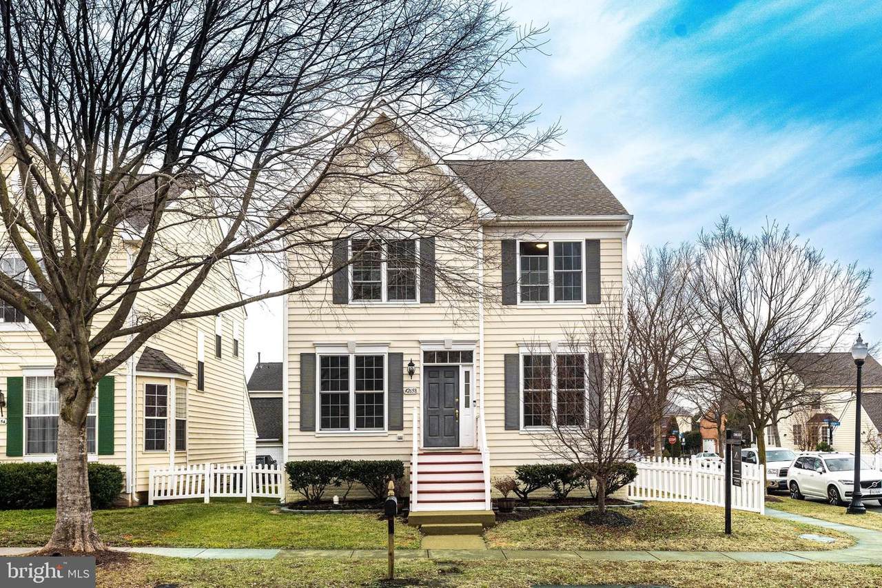 42658 Harris Street - Photo 1