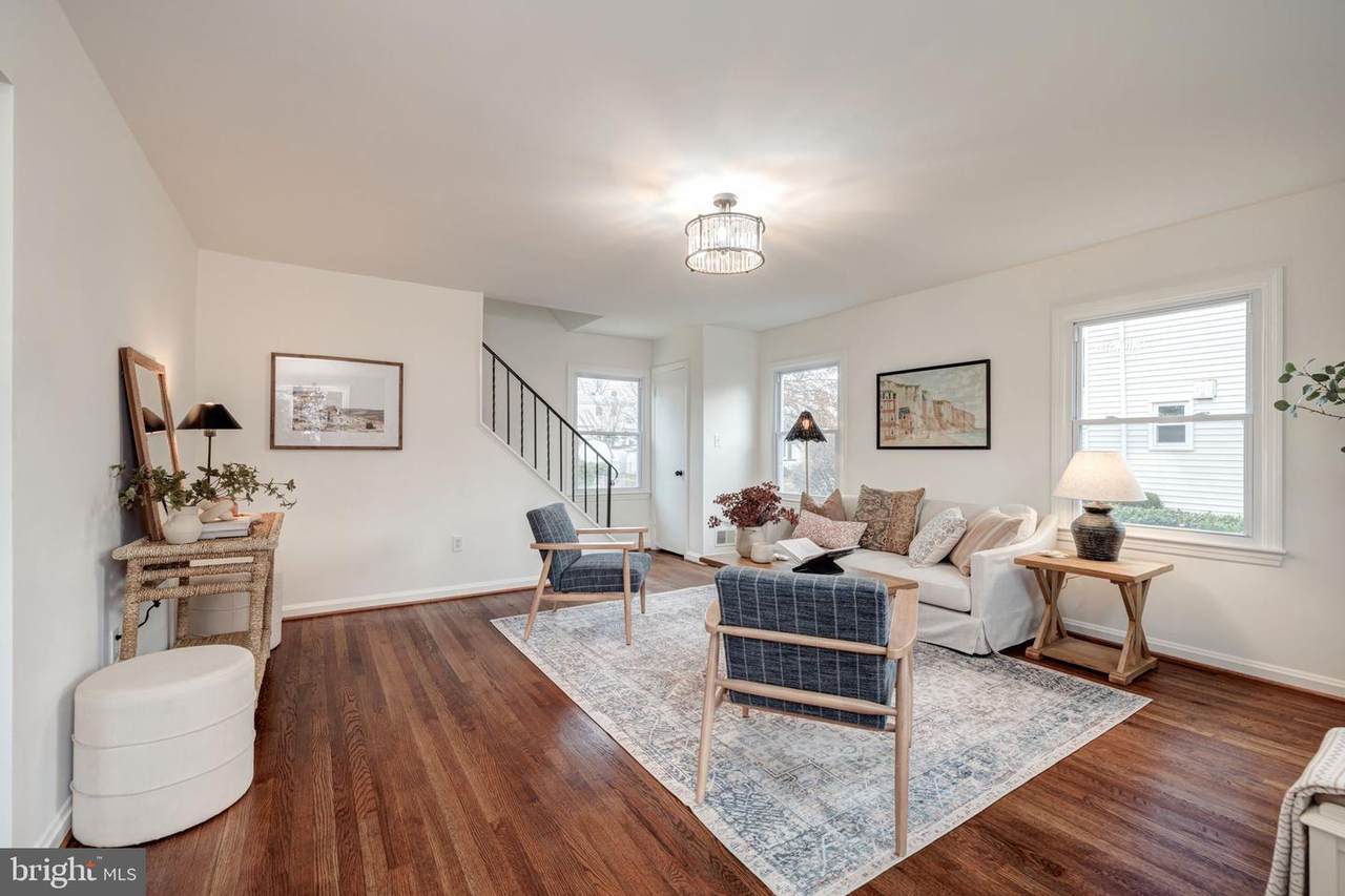 609 Greenbrier Street - Photo 1