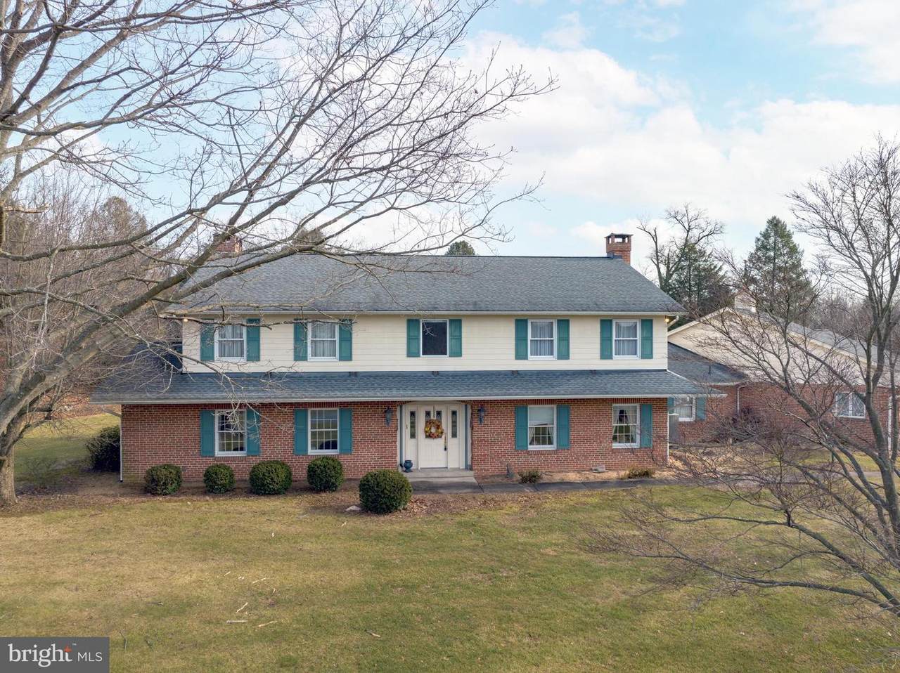 560 Scenic Drive - Photo 1