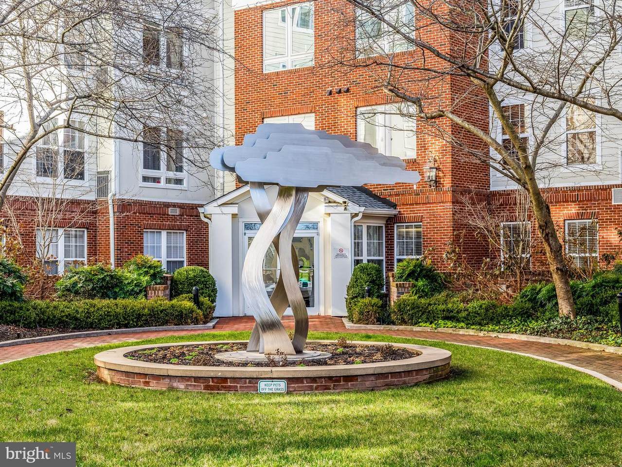 801 Greenbrier Street - Photo 1