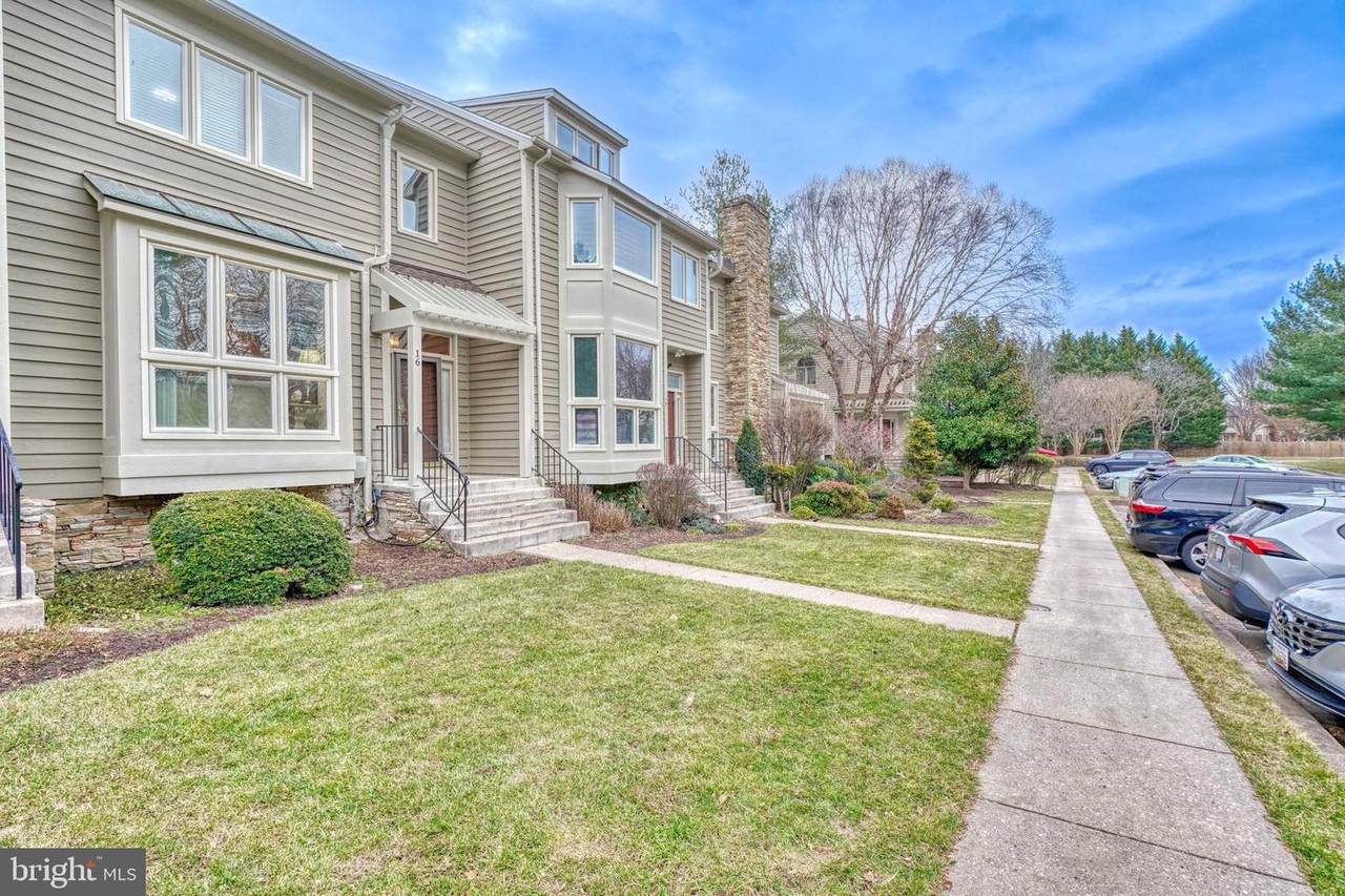 16 Houndswood Court - Photo 1