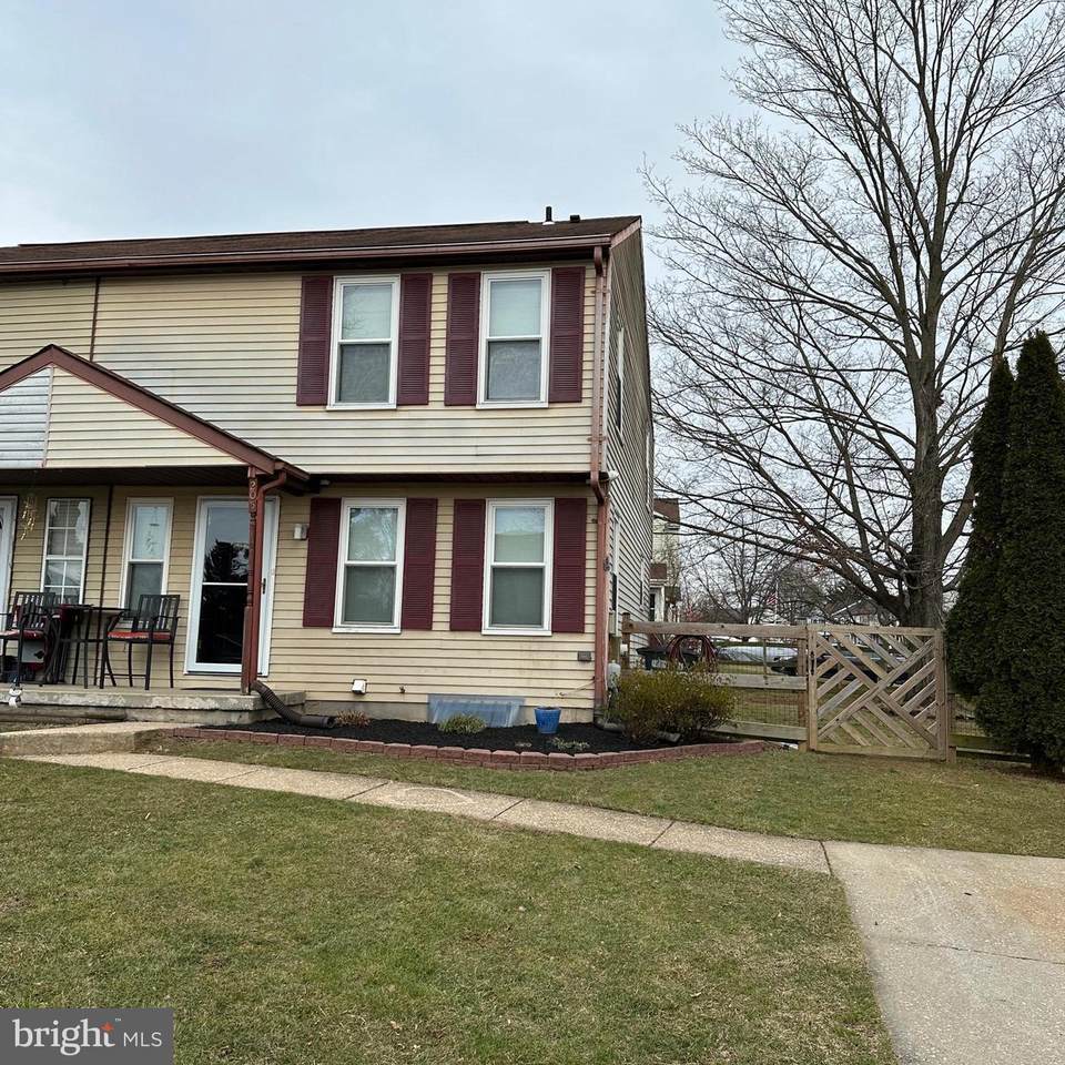 205 Janice Way - Photo 1