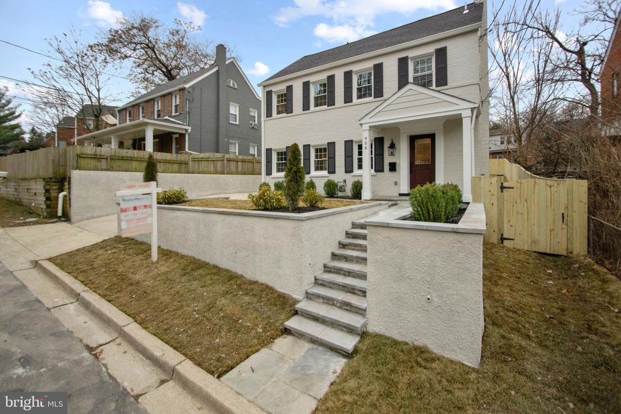 906 Erie Avenue - Photo 1