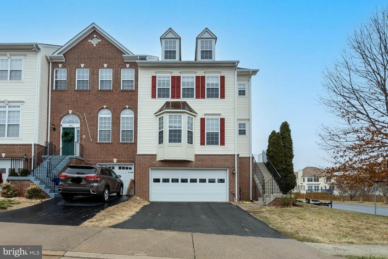 696 Mcleary Square - Photo 1