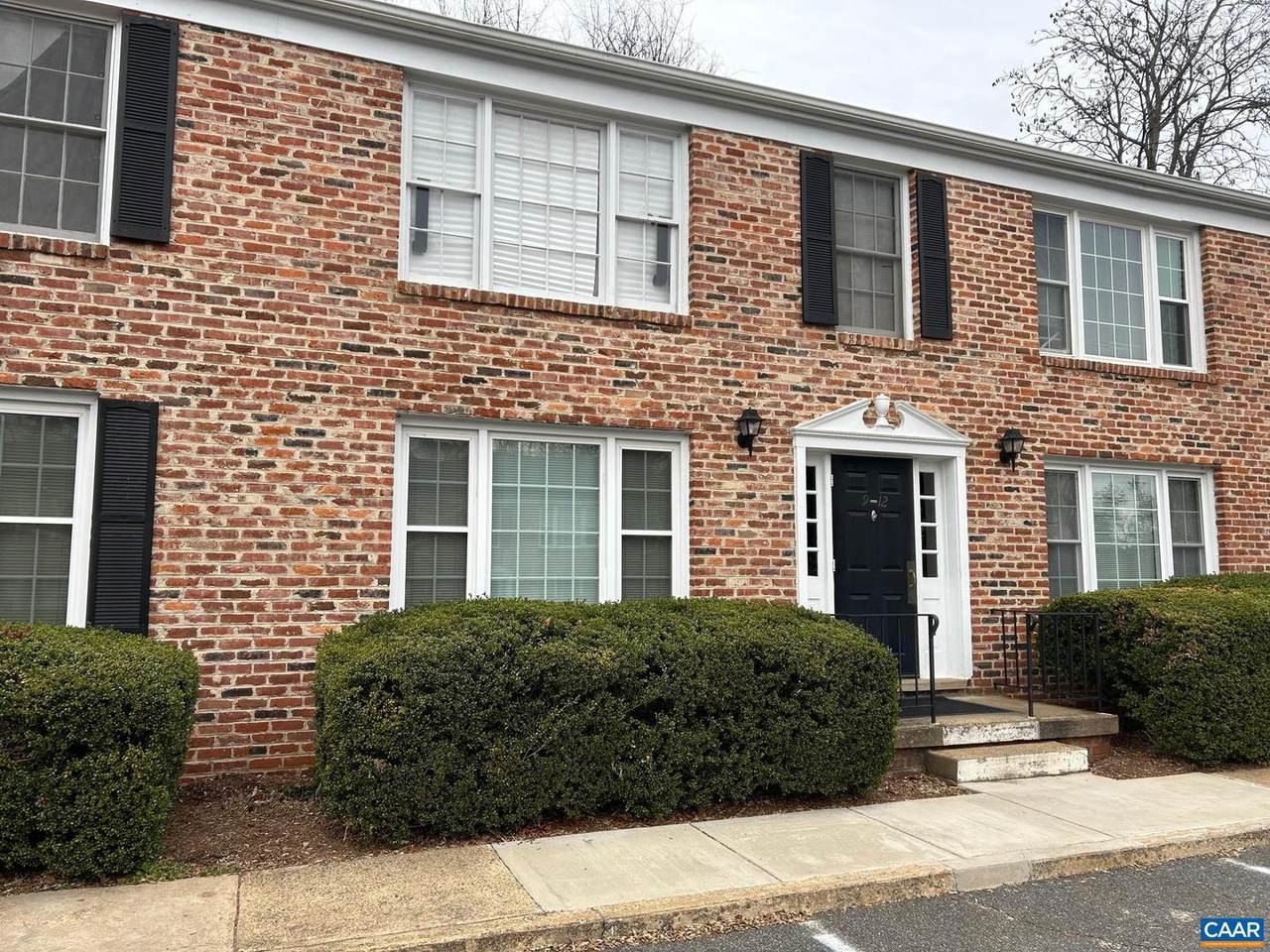 2527 Hydraulic Rd - Photo 1