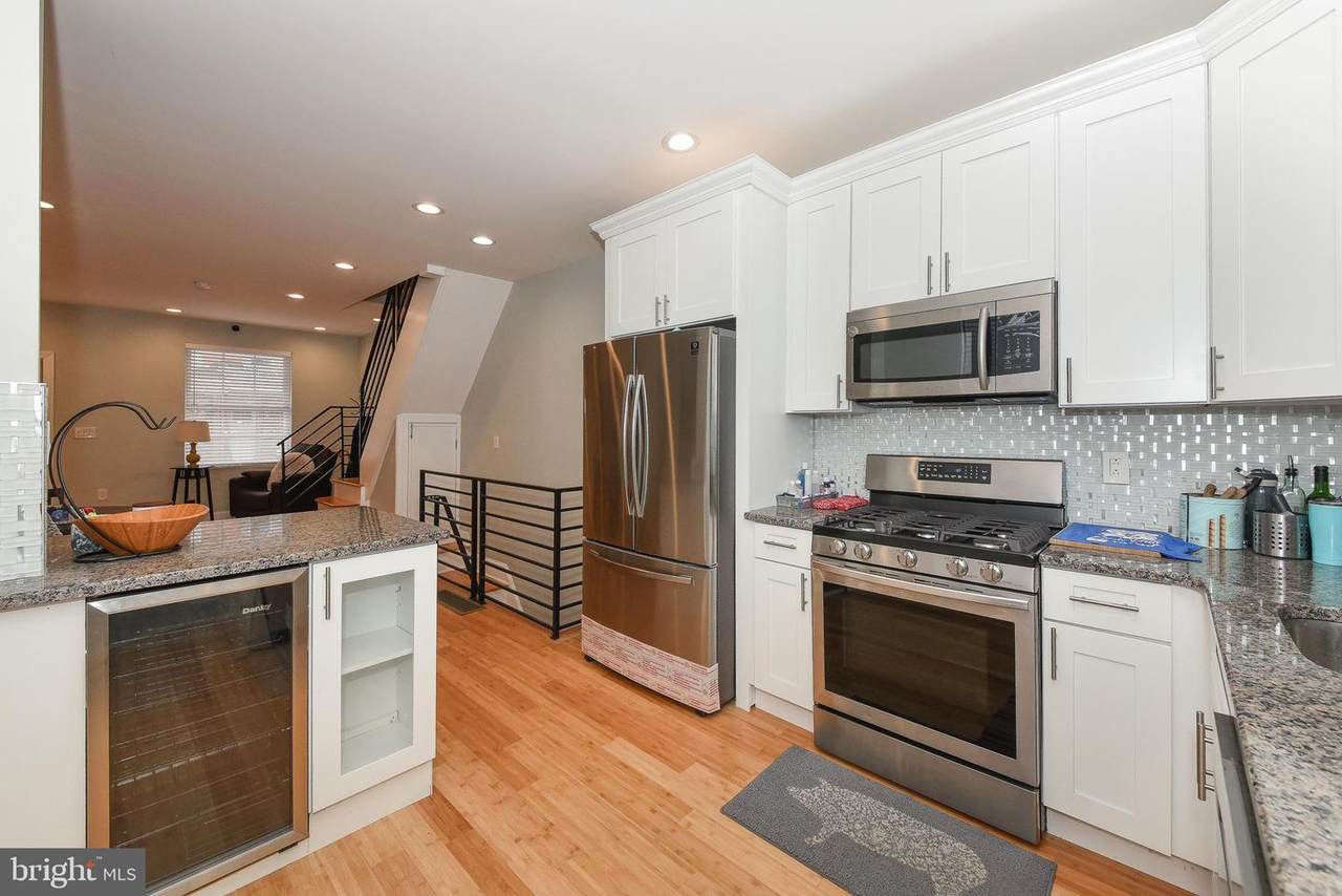 2915 Nicholas Street - Photo 1