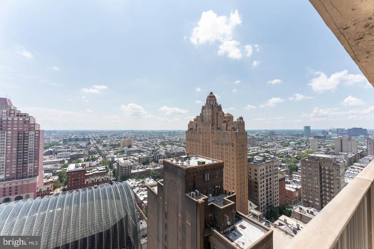 1420 Locust Street - Photo 1