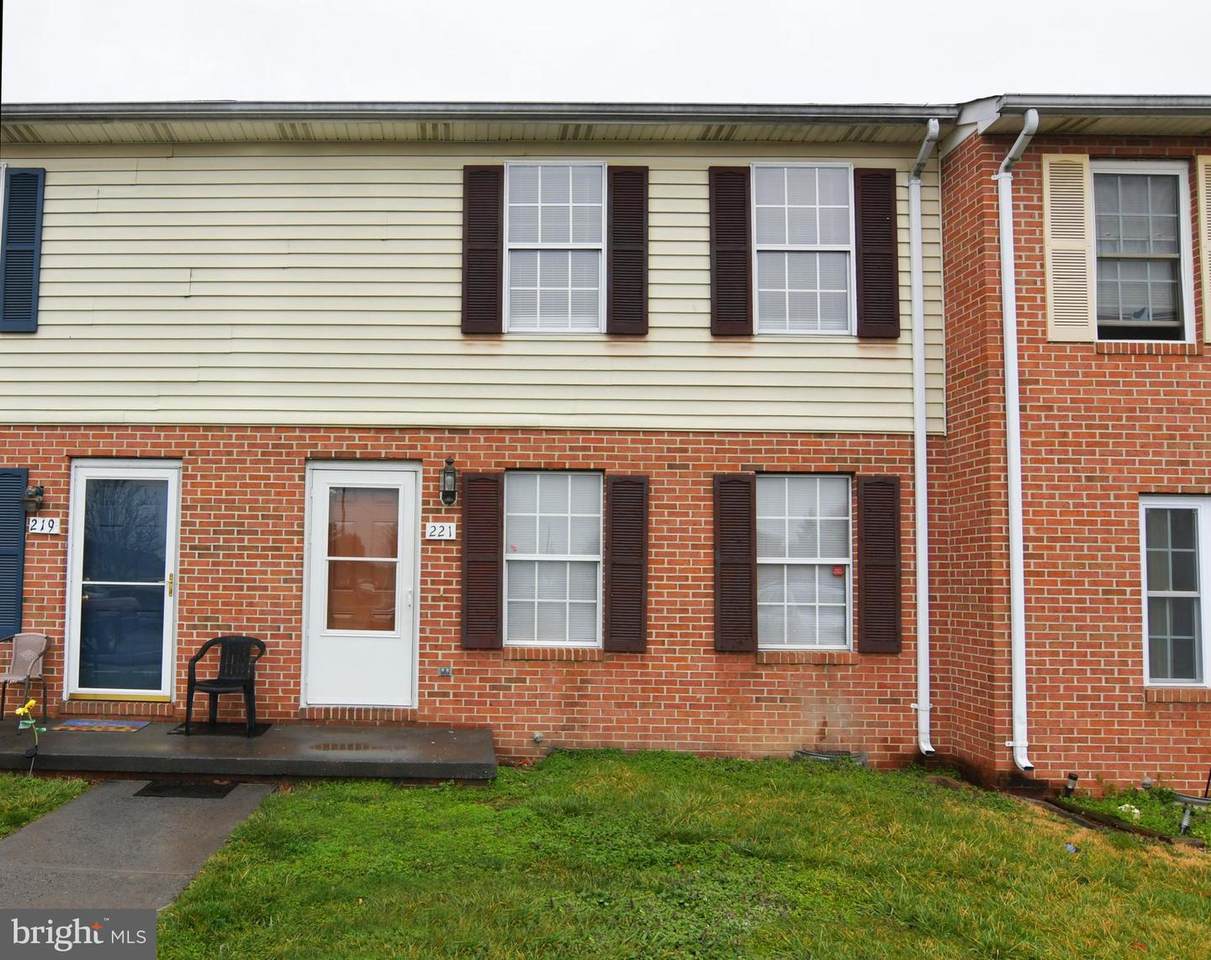 221 Nottoway Drive - Photo 1