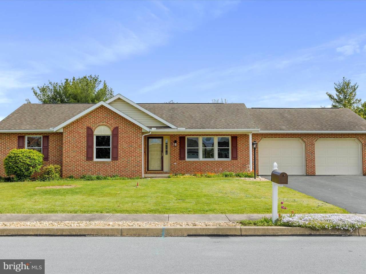 83 Parkwood Drive - Photo 1