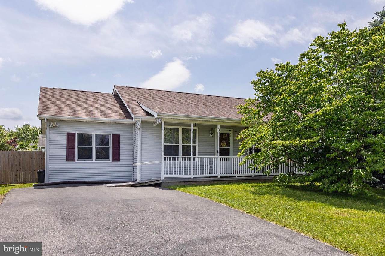 106 Berkshire Circle - Photo 1