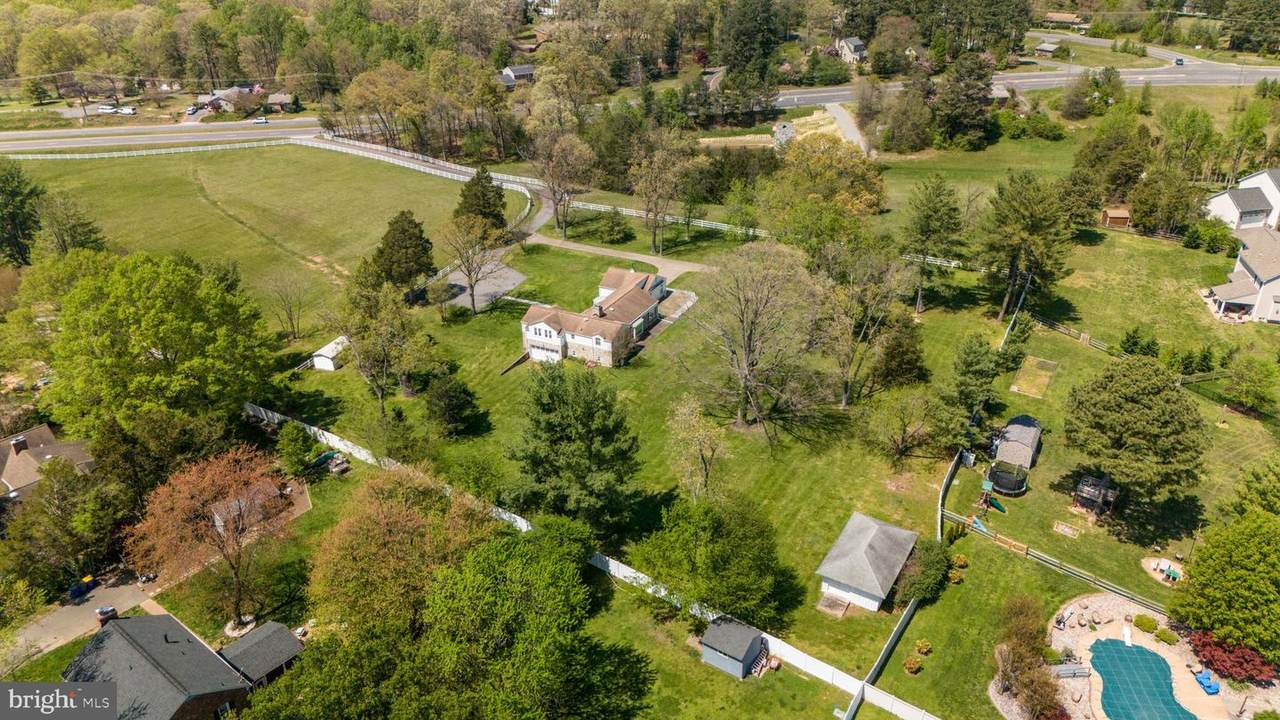 202 Deacon Road - Photo 1