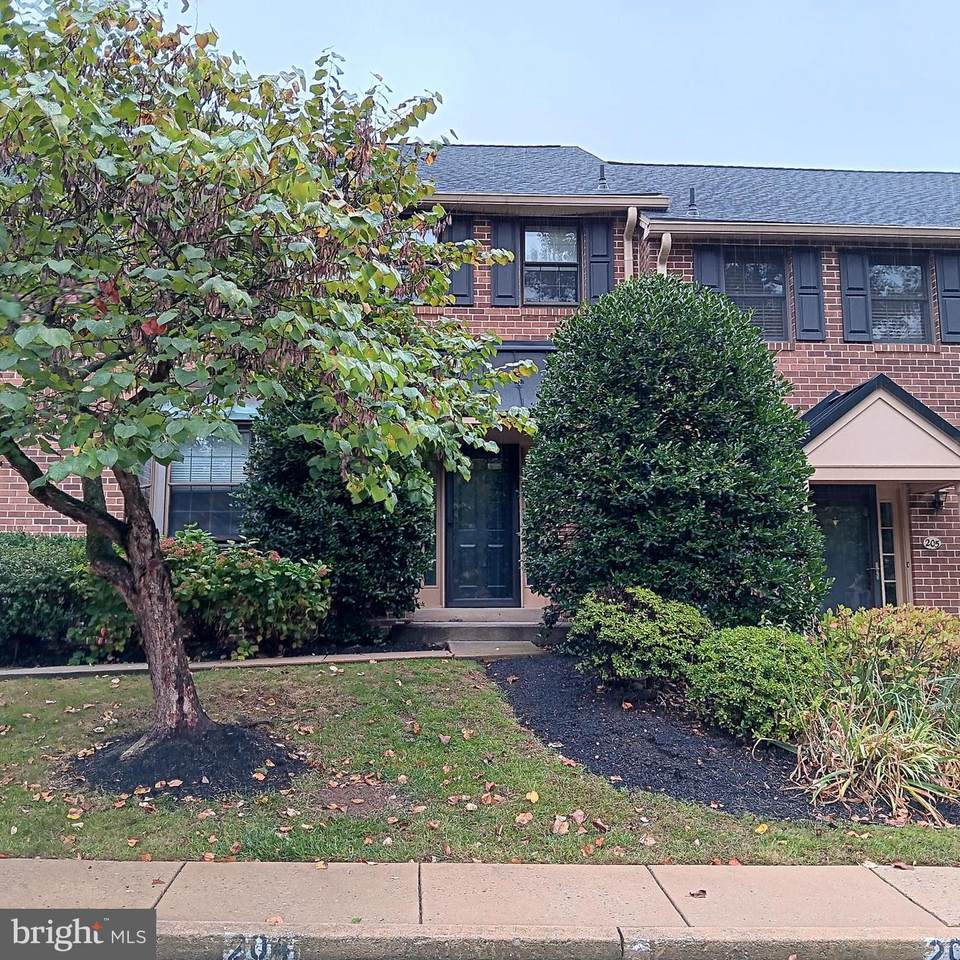 204 Archer Court - Photo 1