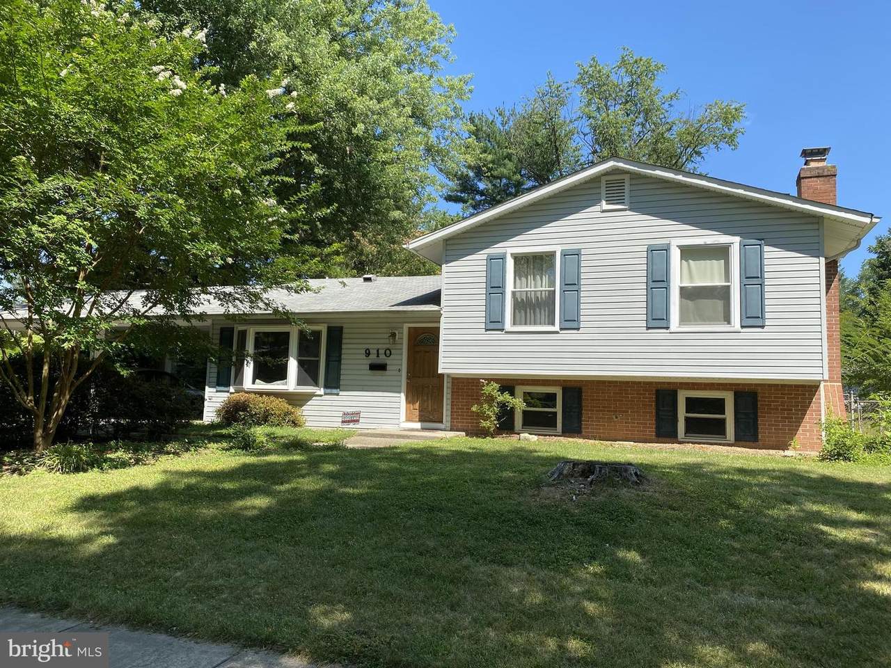 910 Lincoln Street - Photo 1