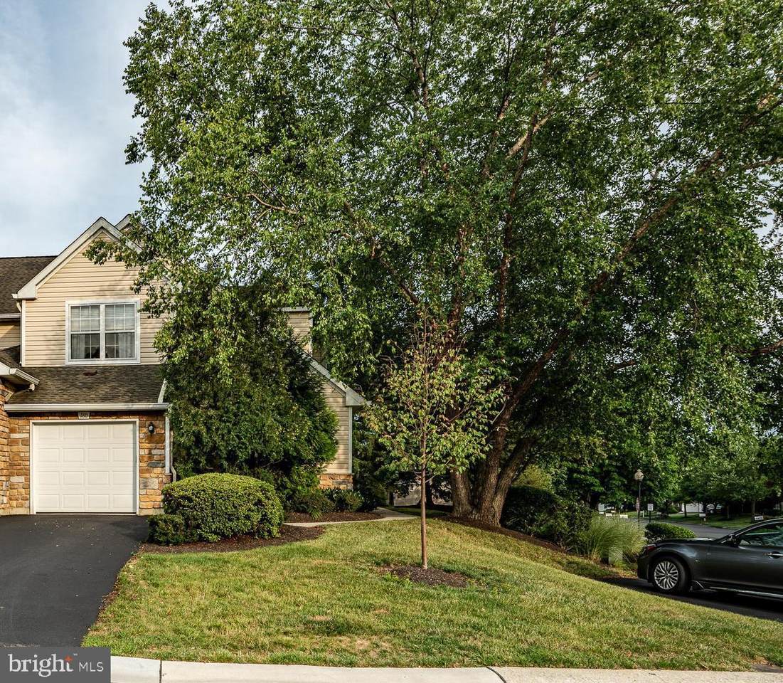 180 Canterbury Lane - Photo 1