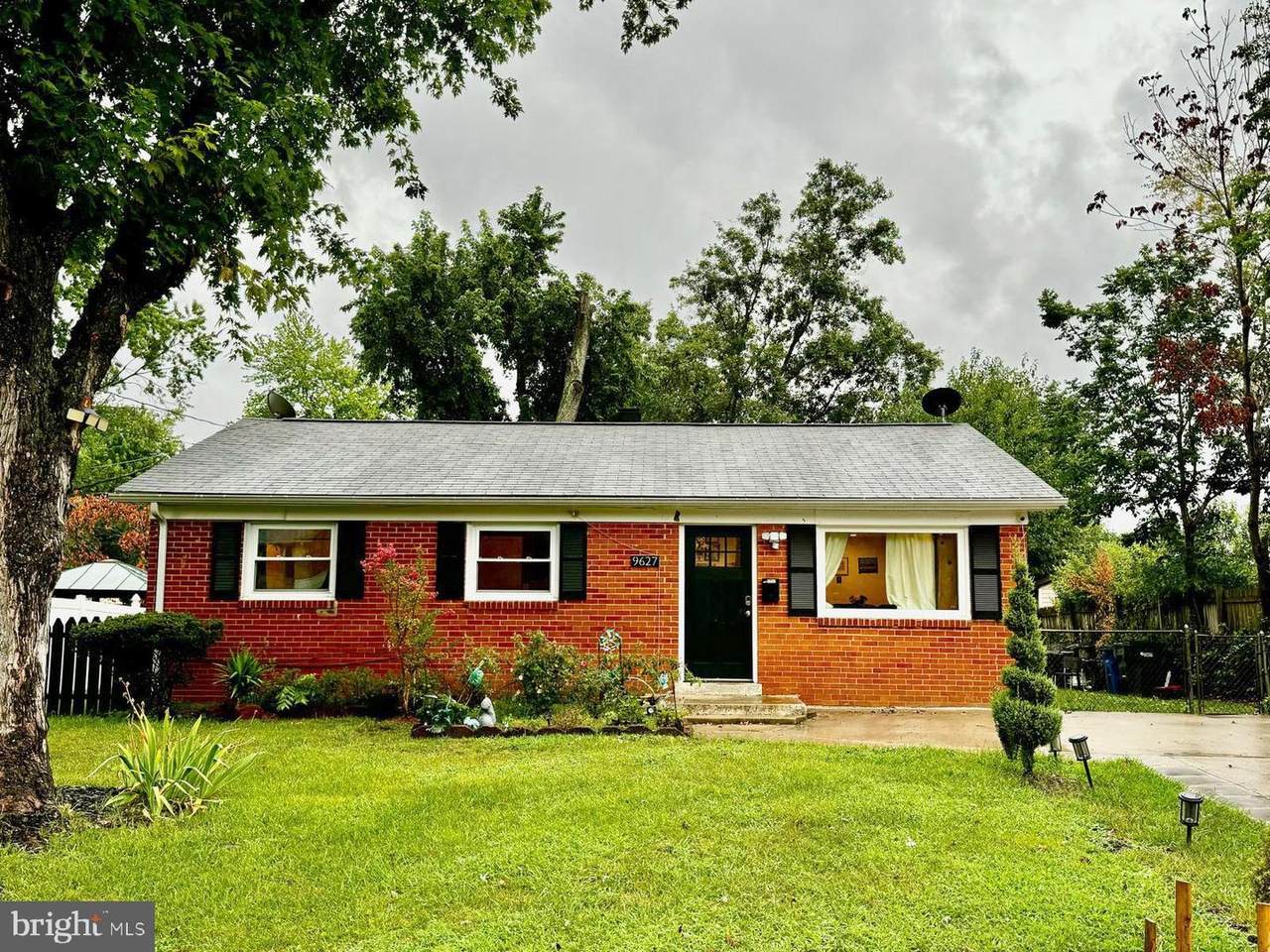 9627 King George Drive - Photo 1