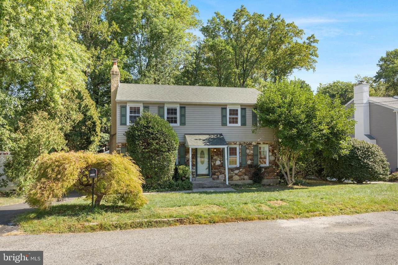 702 Oxford Lane - Photo 1