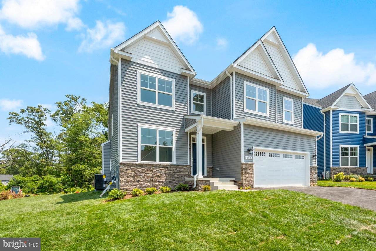 205 Major Robinson Way - Photo 1