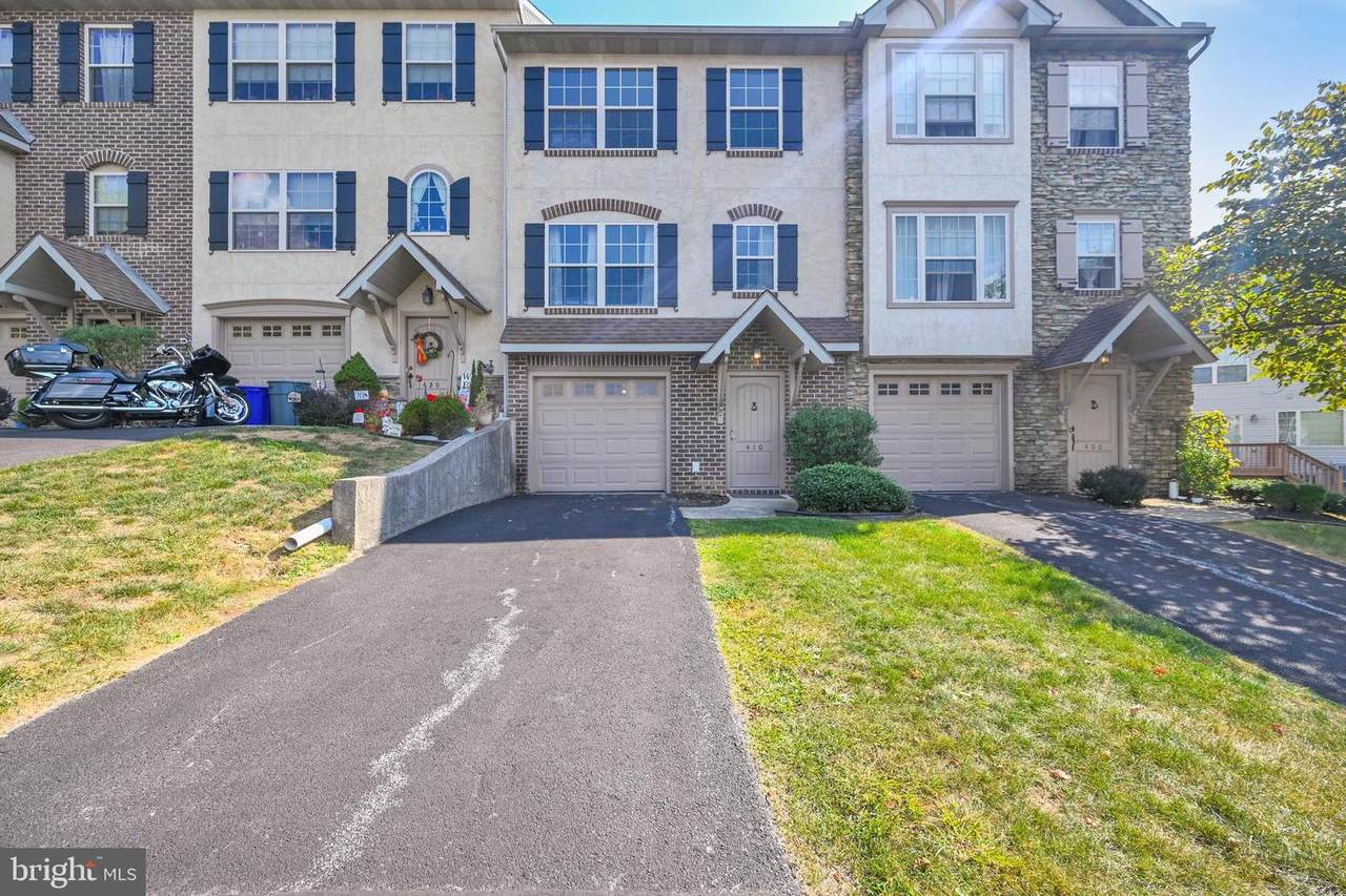 410 Carriage Lane - Photo 1