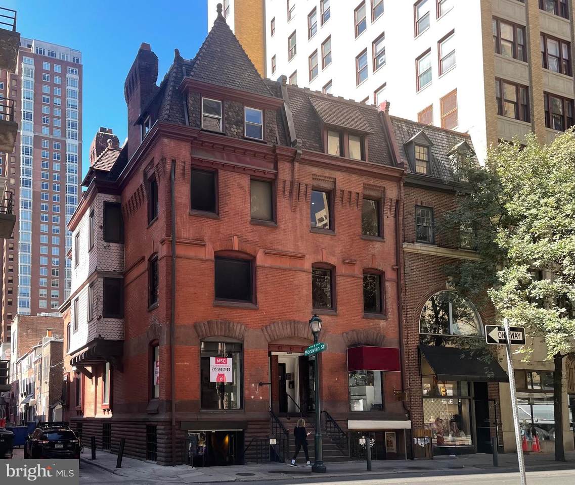 132 17TH Street - Photo 1