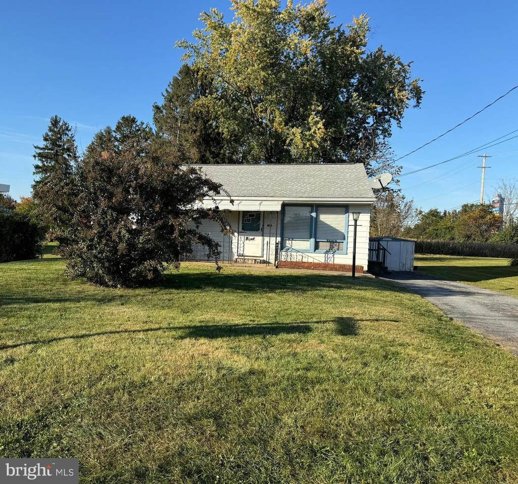 17604 Woodlawn Drive - Photo 1