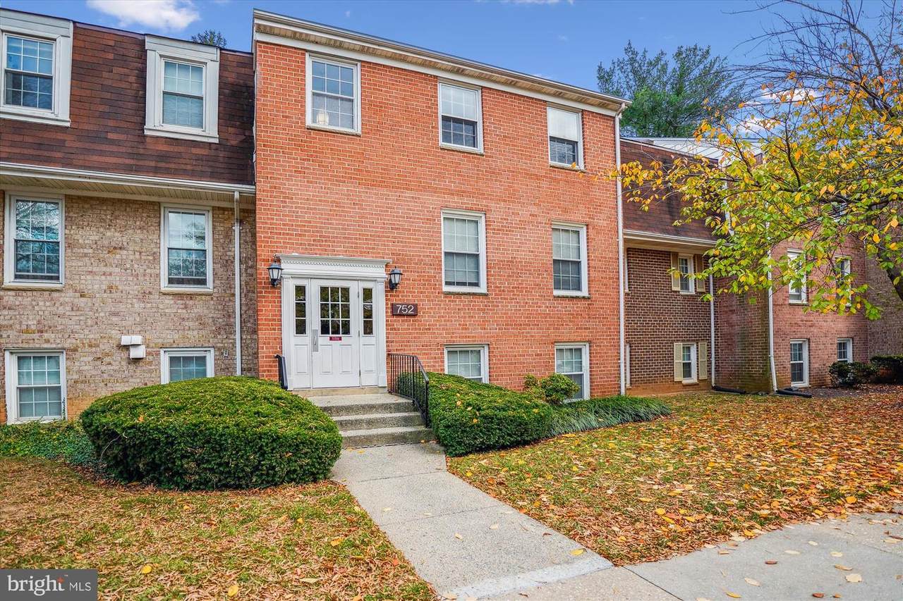 752 Quince Orchard Boulevard - Photo 1