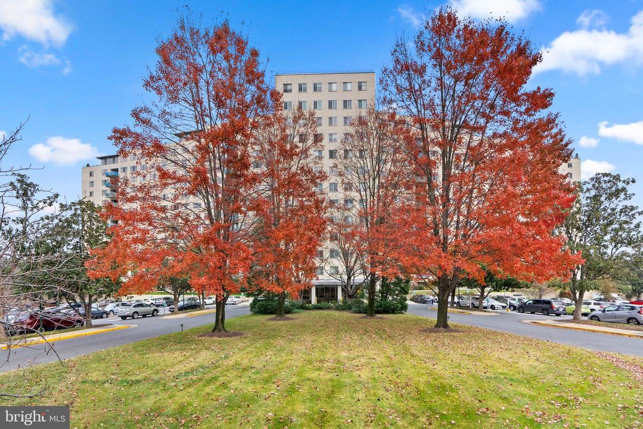 10201 Grosvenor Place - Photo 1