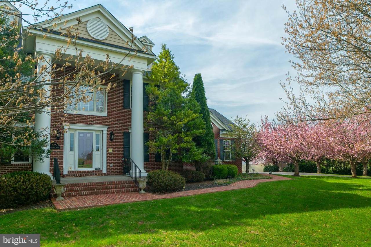 875 Eastland Drive - Photo 1