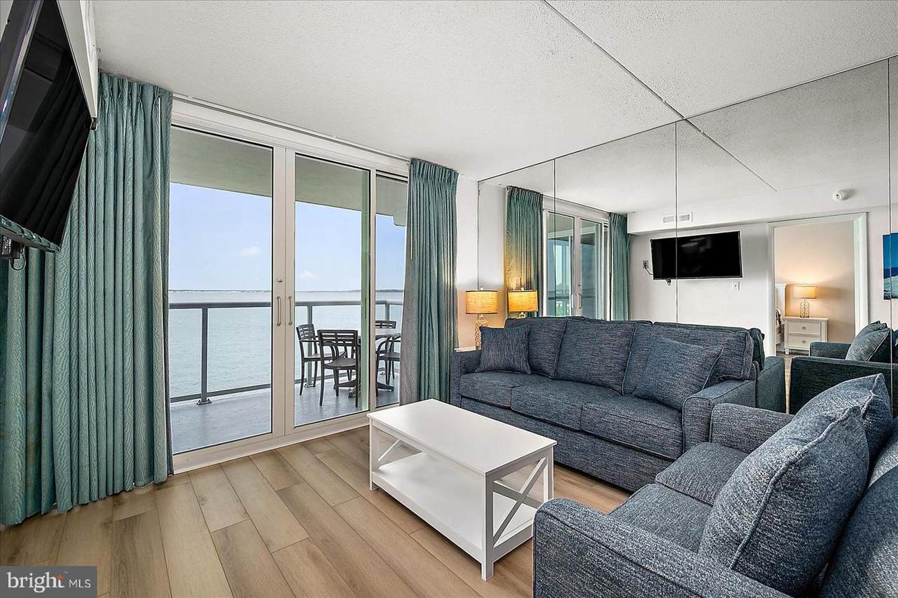 302 32ND Street - Photo 1