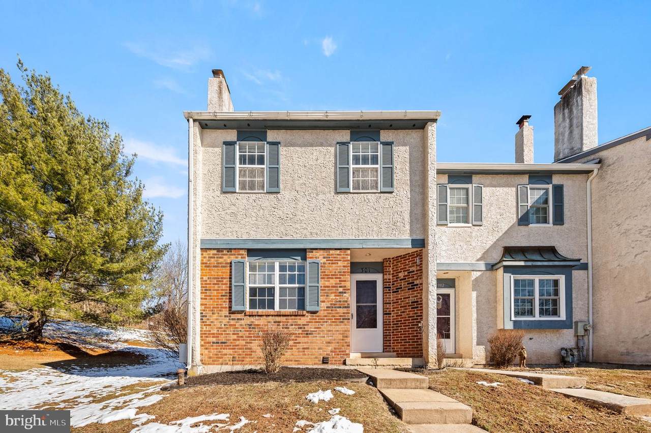 301 Debbie Lane - Photo 1