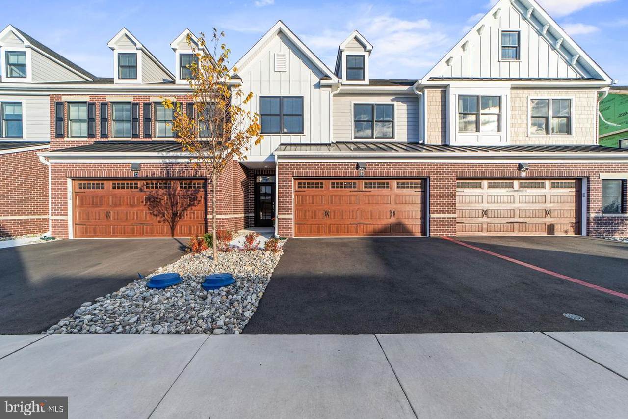 63 Riverwalk - Photo 1