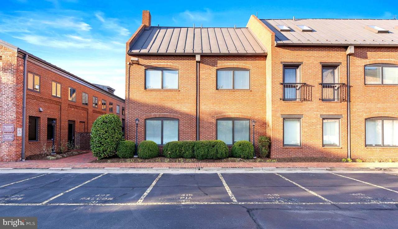 425 Lee Street - Photo 1