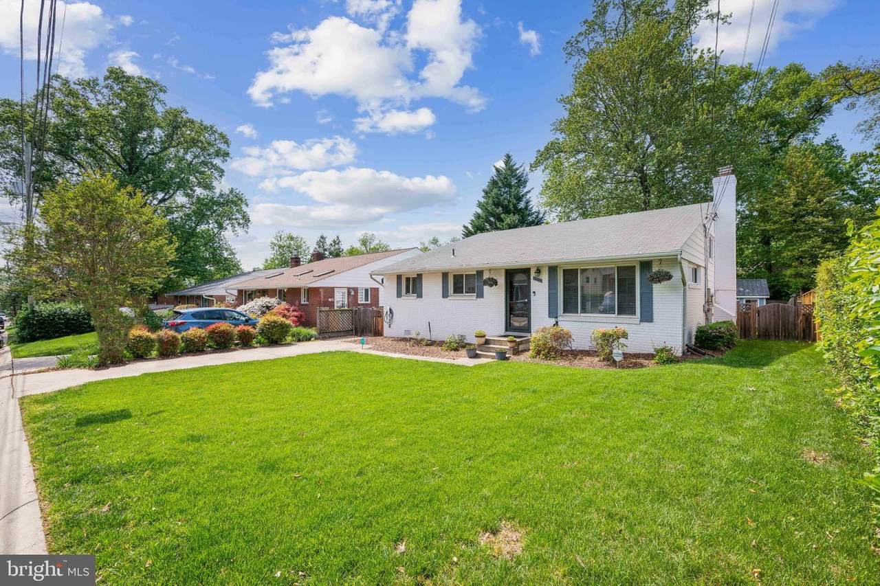10108 Kinross Avenue - Photo 1