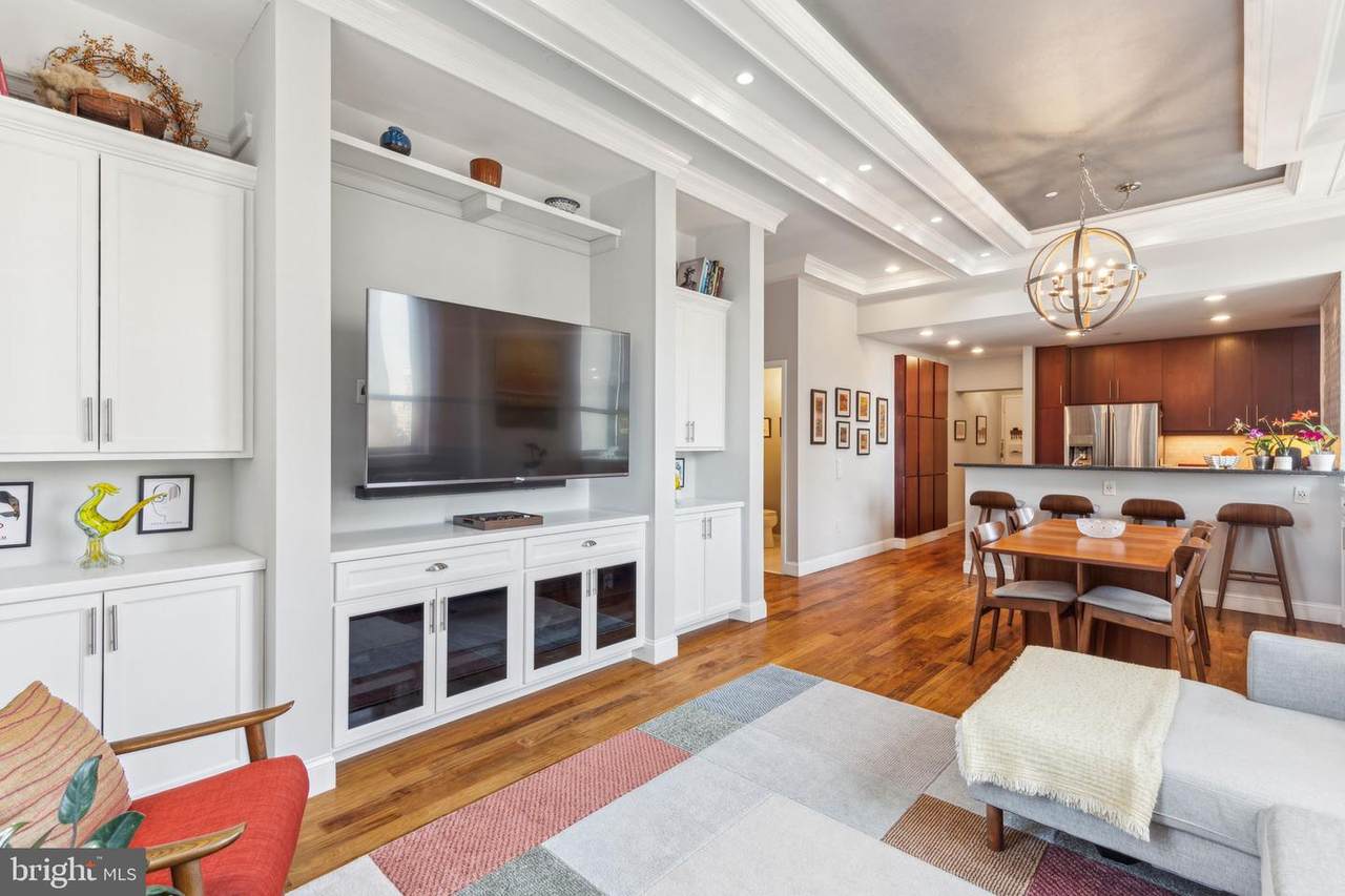 1425 Locust Street - Photo 1