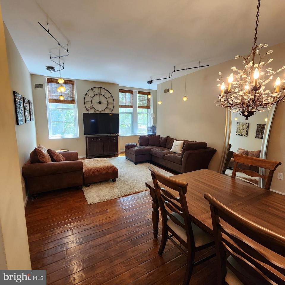 1023 Clinton Street - Photo 1