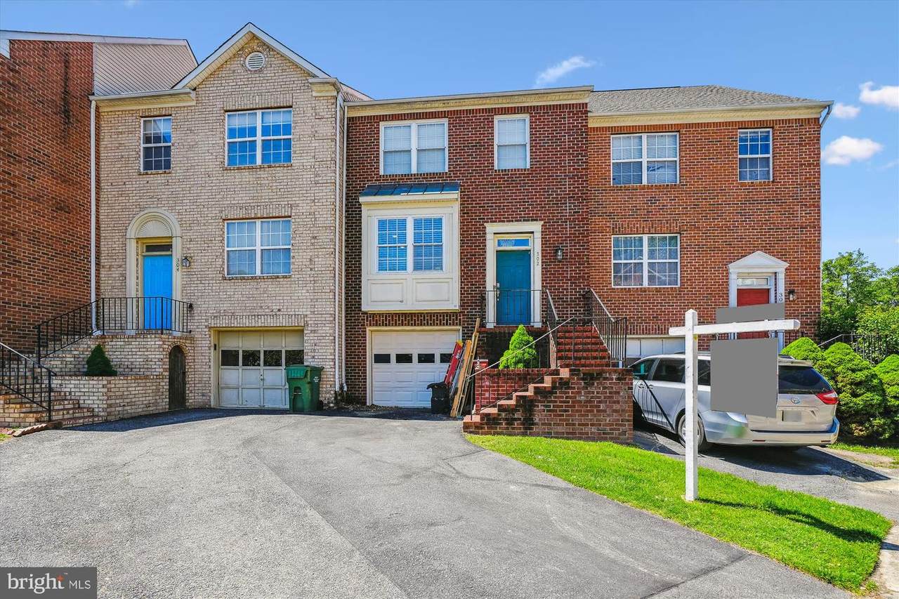 302 Stafford Glen Court - Photo 1