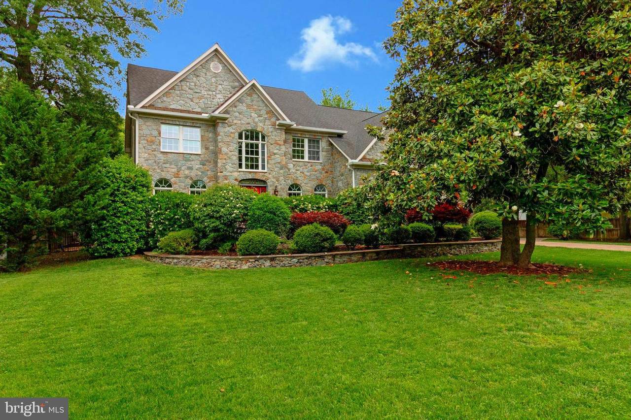 2504 Sherwood Hall Lane - Photo 1