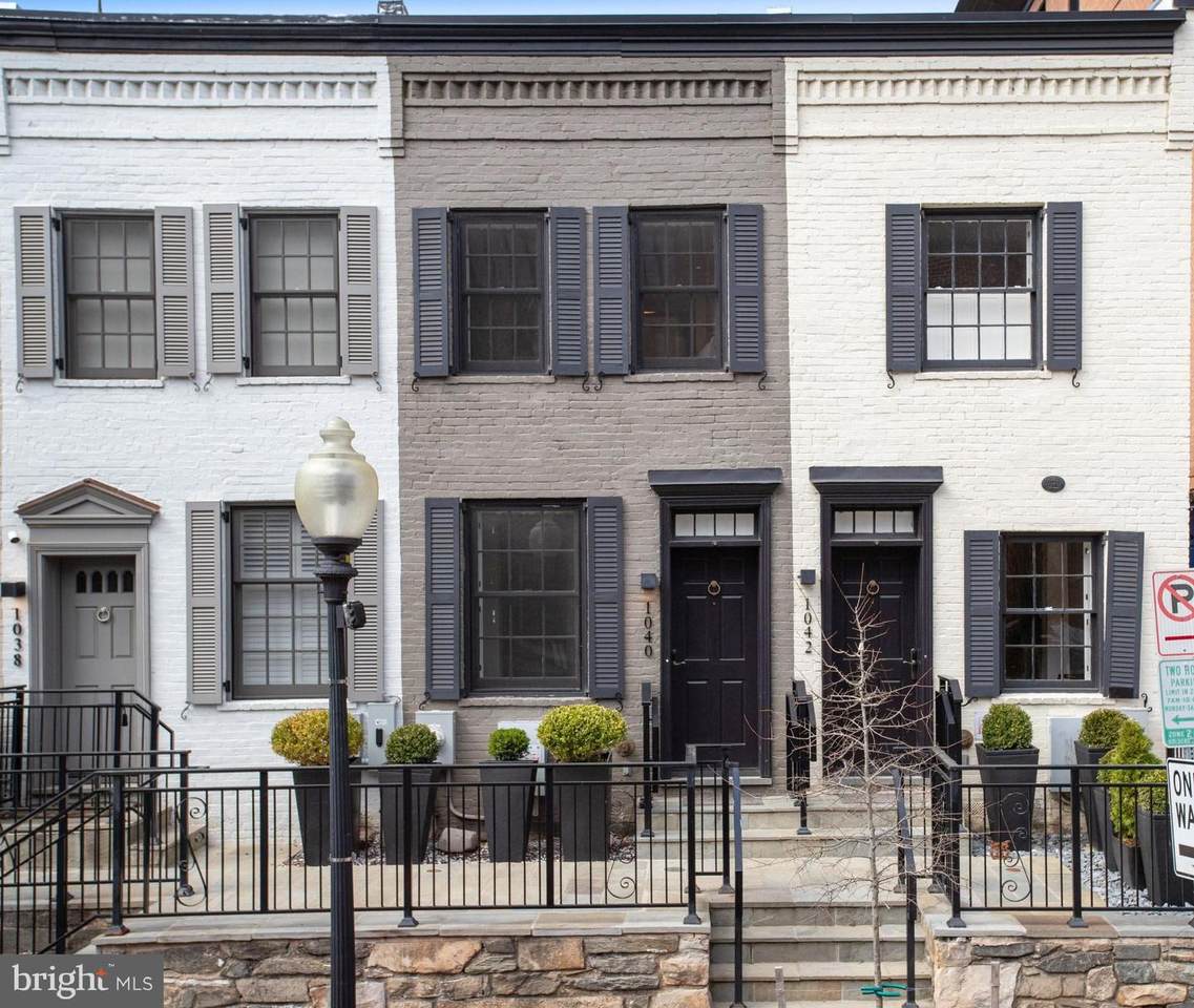 1040 31ST Street - Photo 1