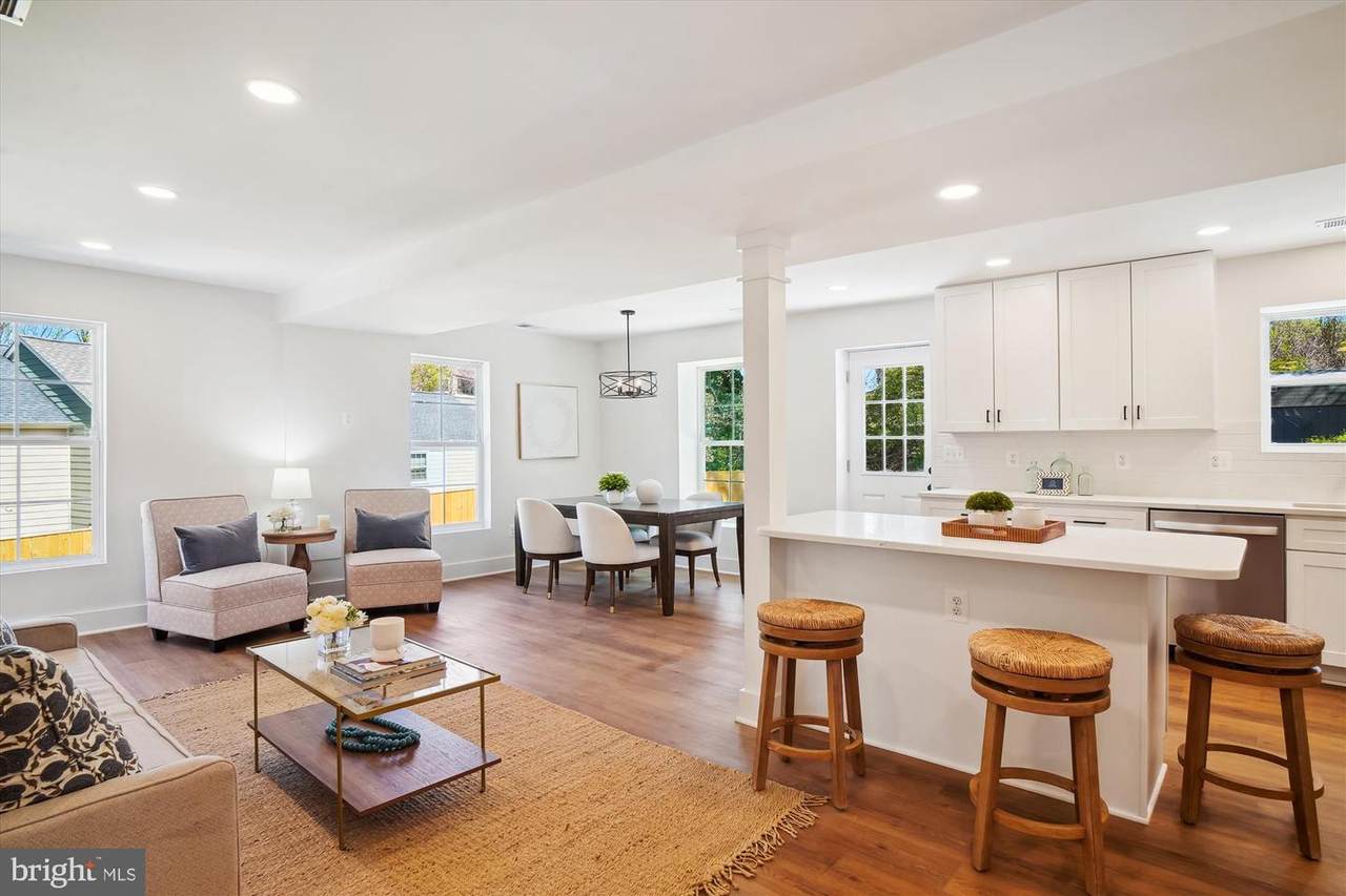 10723 Shaftsbury Street - Photo 1