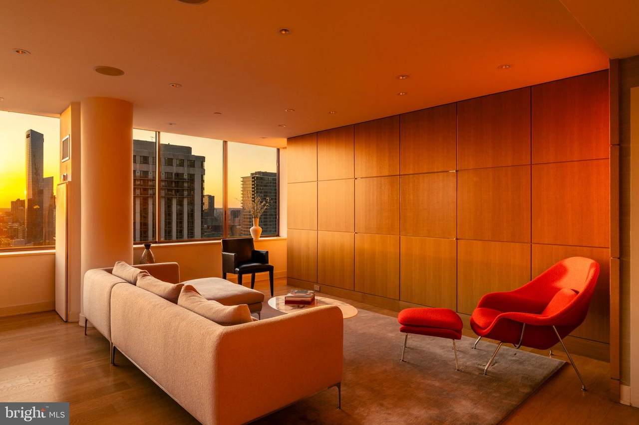 202-10 Rittenhouse Square - Photo 1