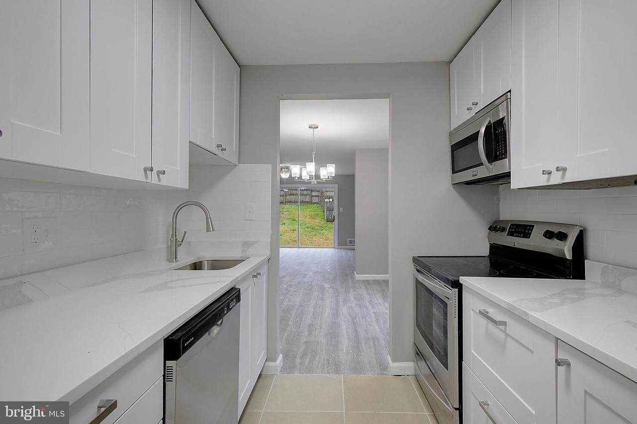178 Daimler Drive - Photo 1