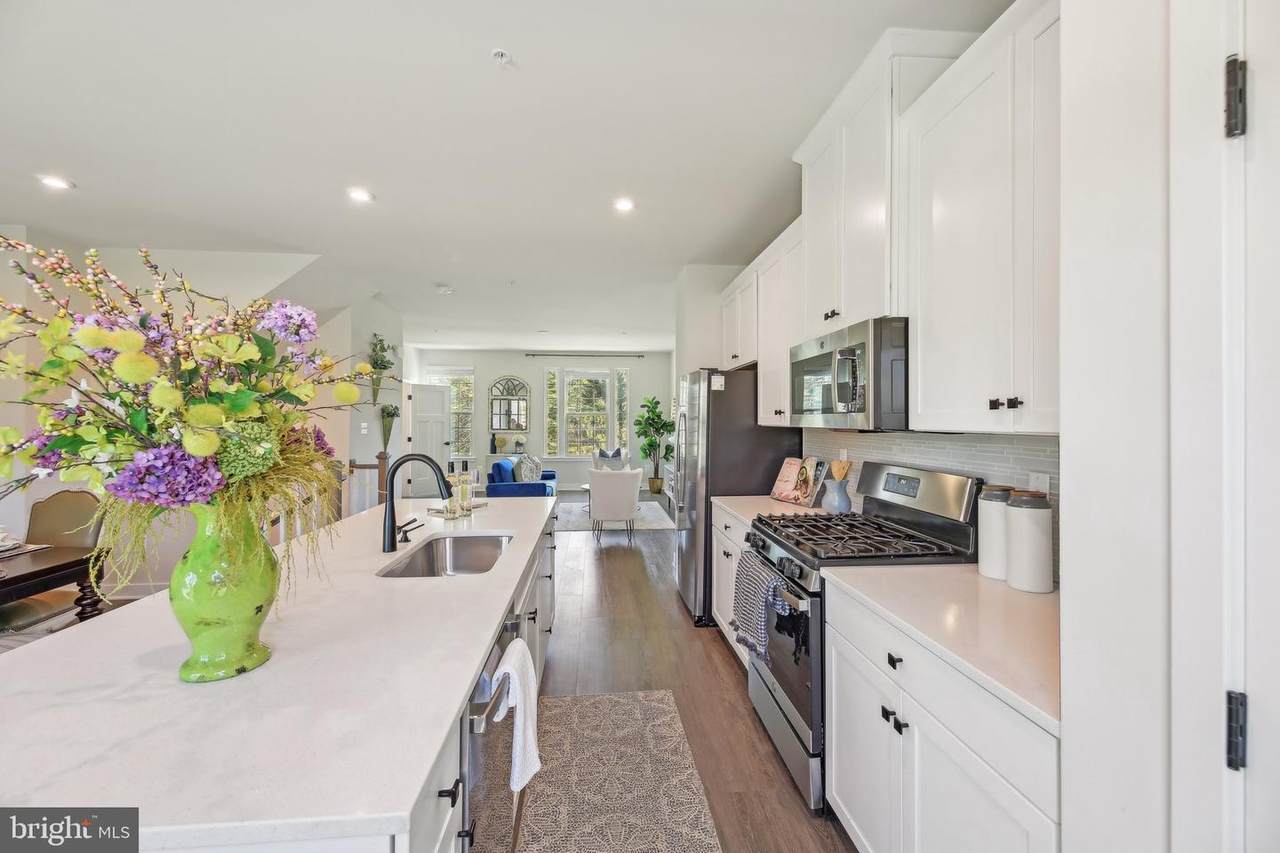 9504 Autumn Berry Place - Photo 1