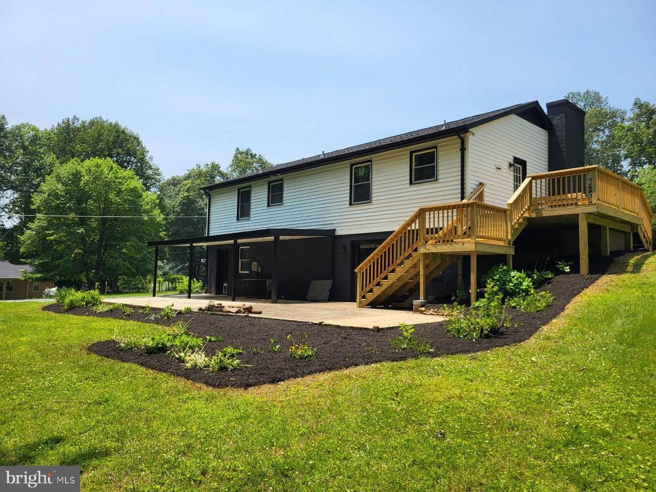 19 Whitethorn Court - Photo 1