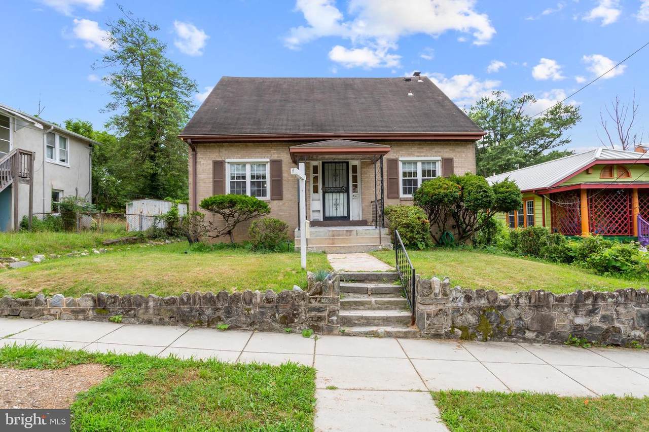 110 Van Buren Street - Photo 1