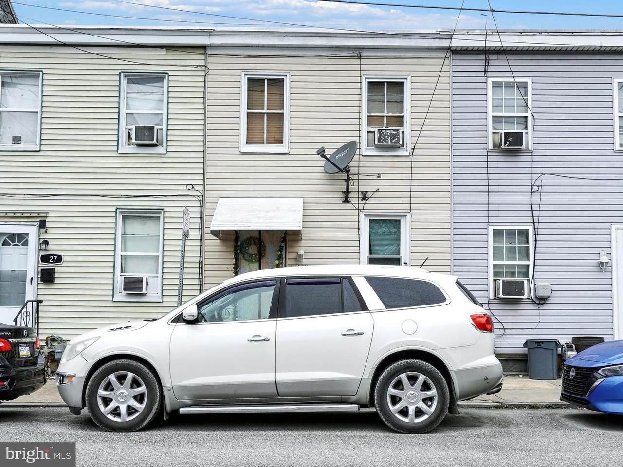 729 Clarke Avenue - Photo 1