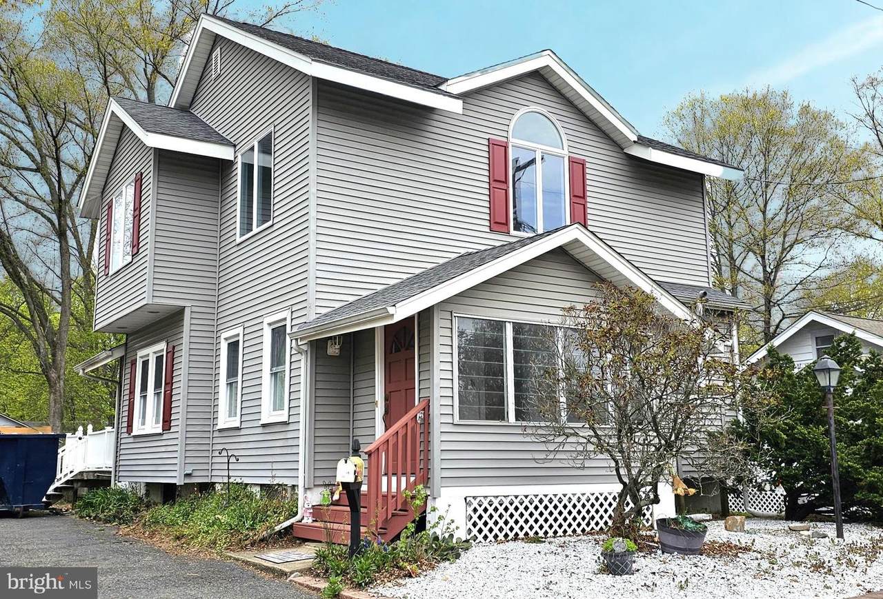 209 Hutchinson Street - Photo 1