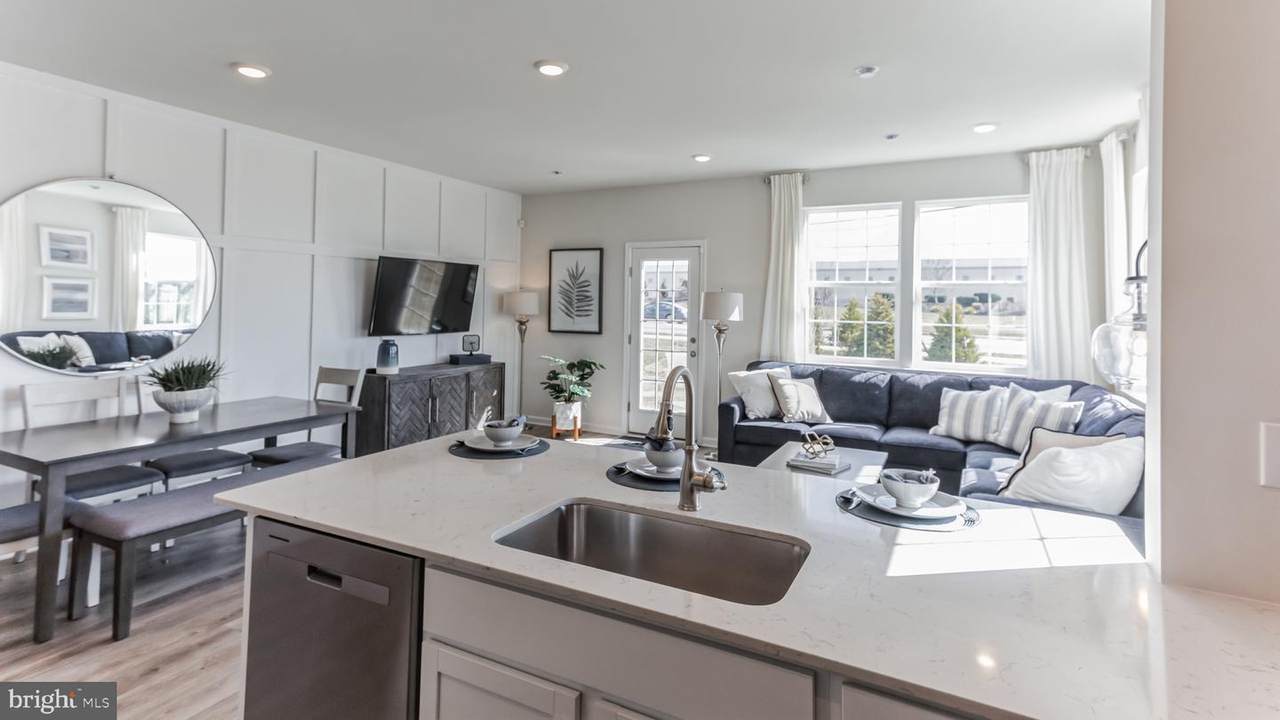 78 Alexander Way - Photo 1
